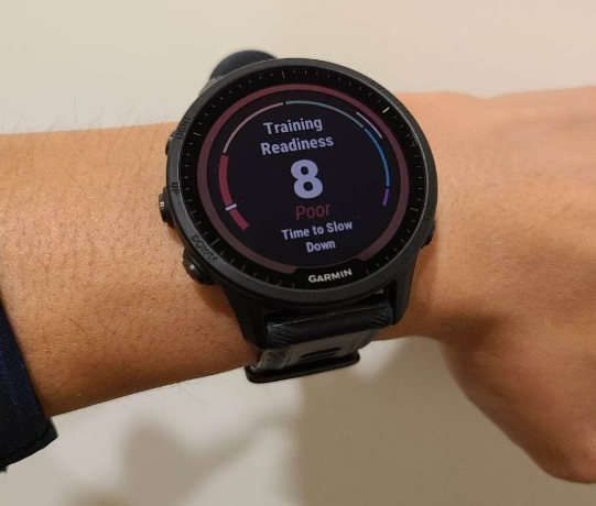 Jam Garmin menampilkan kadar Training Readiness Anda